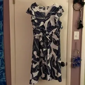 Blue and white patterned dress size 10 Macy s